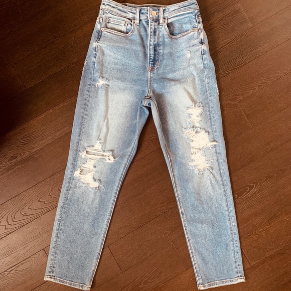 American Eagle Super High Waisted Boyfriend Jeans - Picture 6 of 9